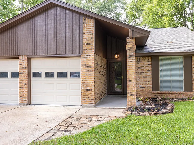 2623 Longleaf Pines Dr — Photo 3