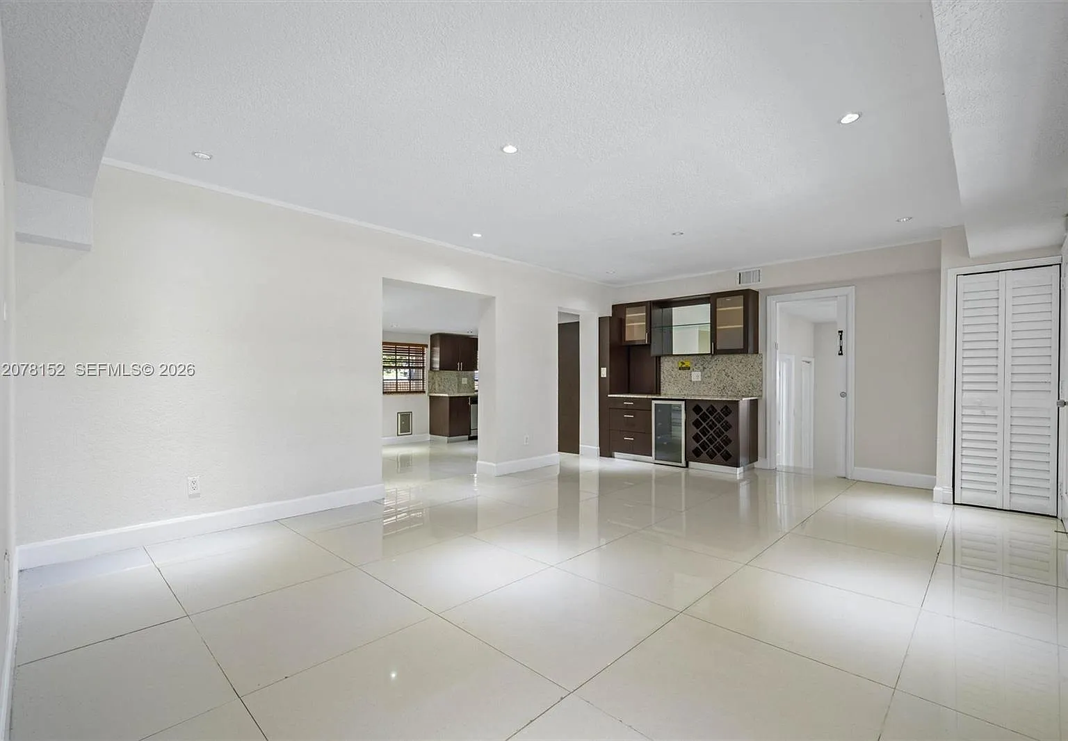 Jai-Alai Heights 1st Addn — Photo 4