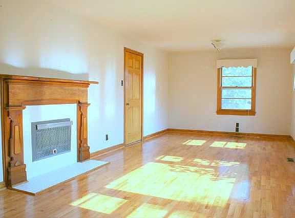 3rd image of 407 N College St