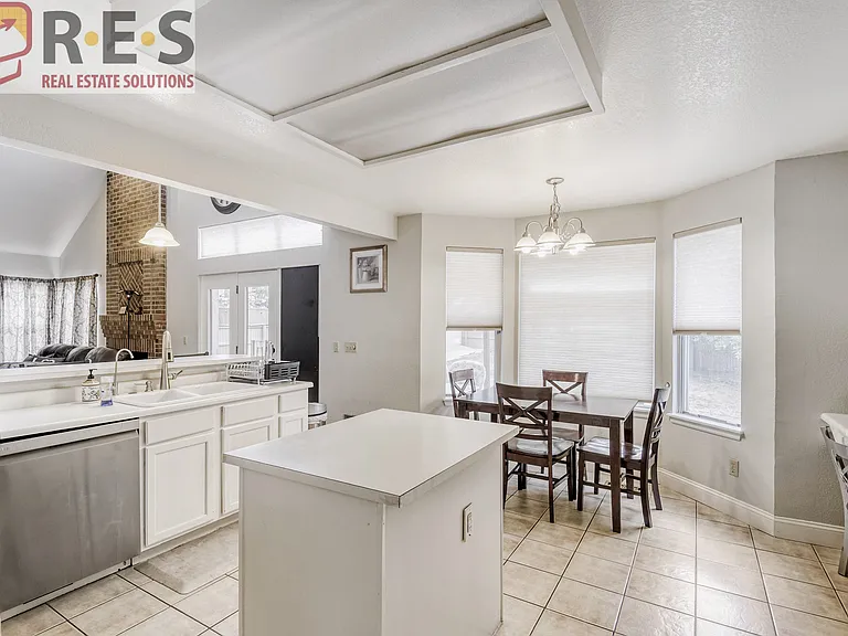 9853 Salford Ln — Photo 3