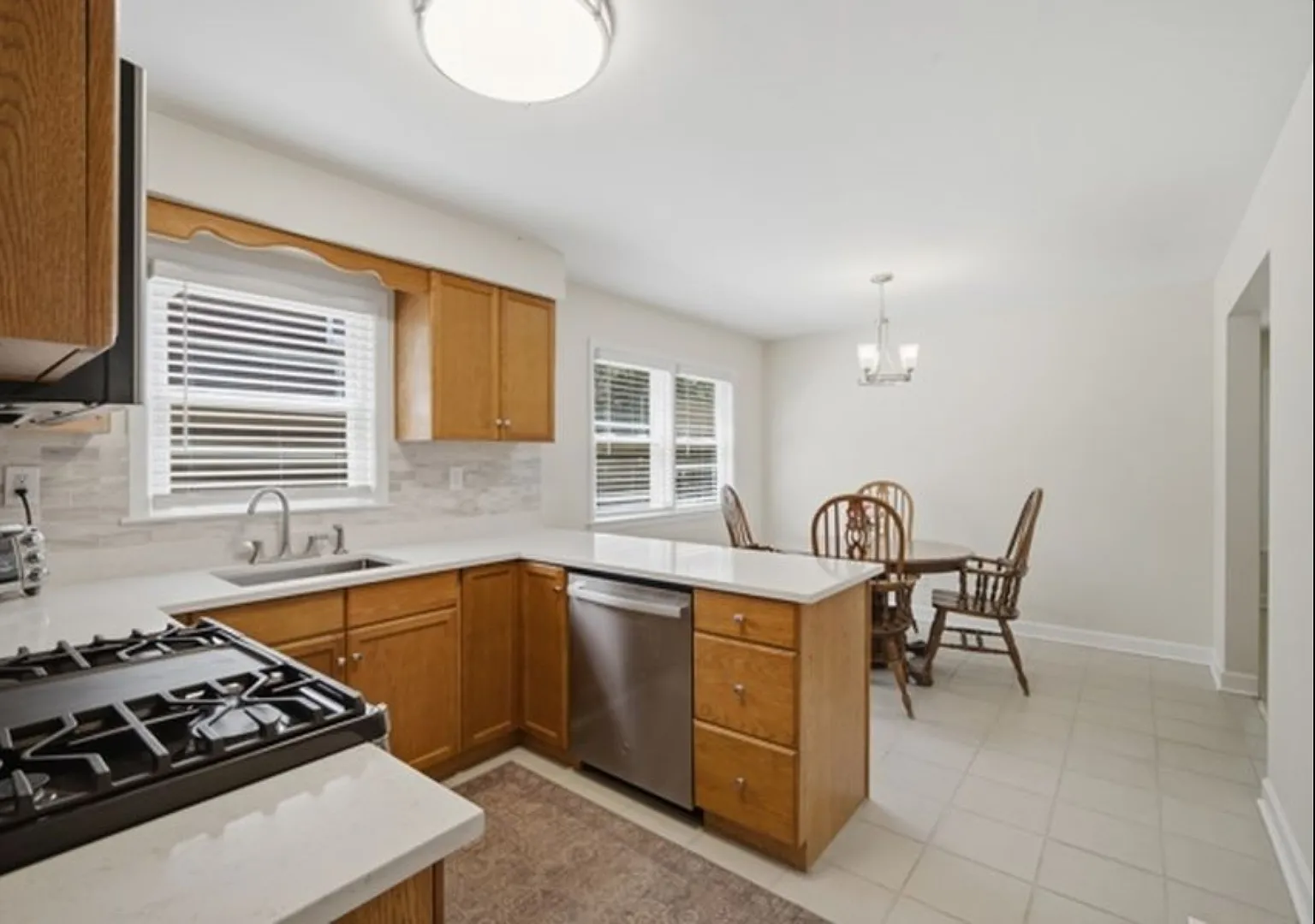 3 bed, 1100 sqft, $2,700 — Photo 1
