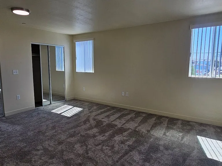 3839 Woodlawn Ave — Photo 42