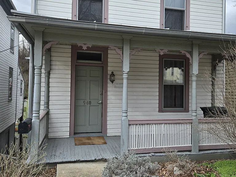 940 W Beverley St — Photo 1