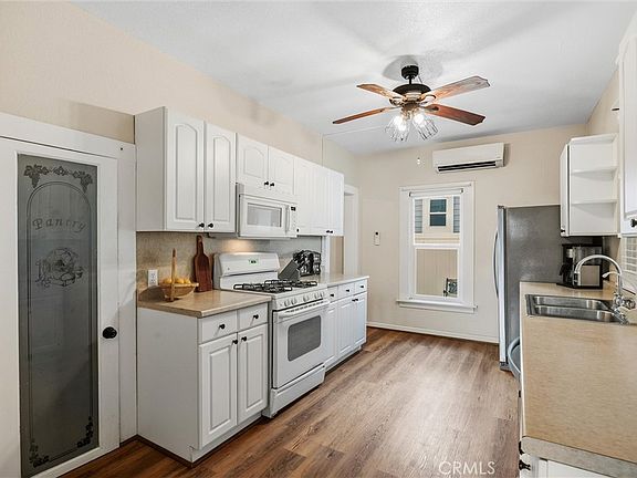 3rd image of 716 Walnut St