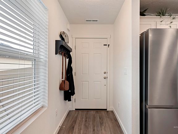 4th image of 819 N Baldner Point Pl