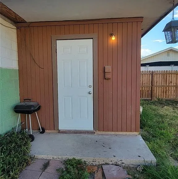 1012 N Glasscock Rd #B — Photo 3