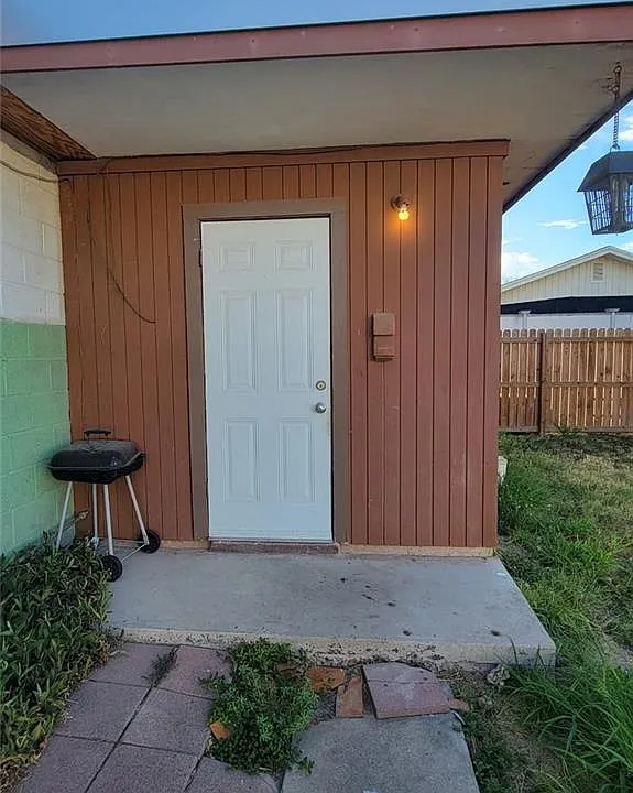 1012 N Glasscock Rd #B