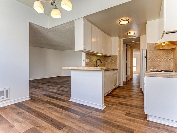 3rd image of 6000 Canterbury Dr Unit I217