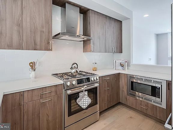 4th image of 320 Fairmount Ave