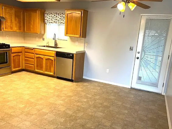 4 bed, 1311 sqft, $2,450 — Photo 4