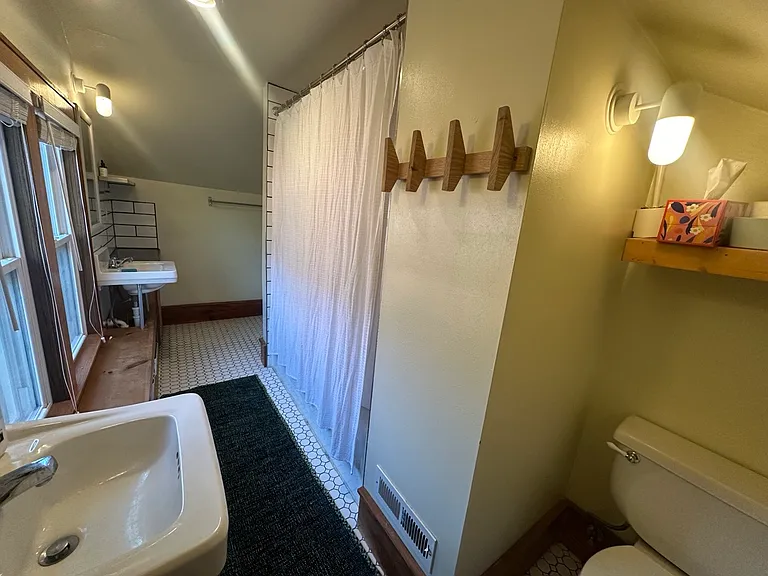 4243 Kenwood Ave — Photo 8