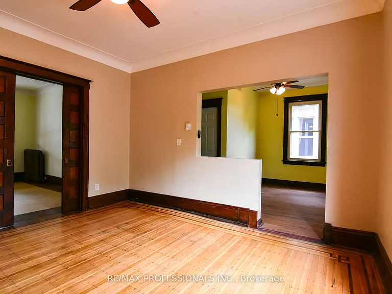 49 Spadina Ave — Photo 5