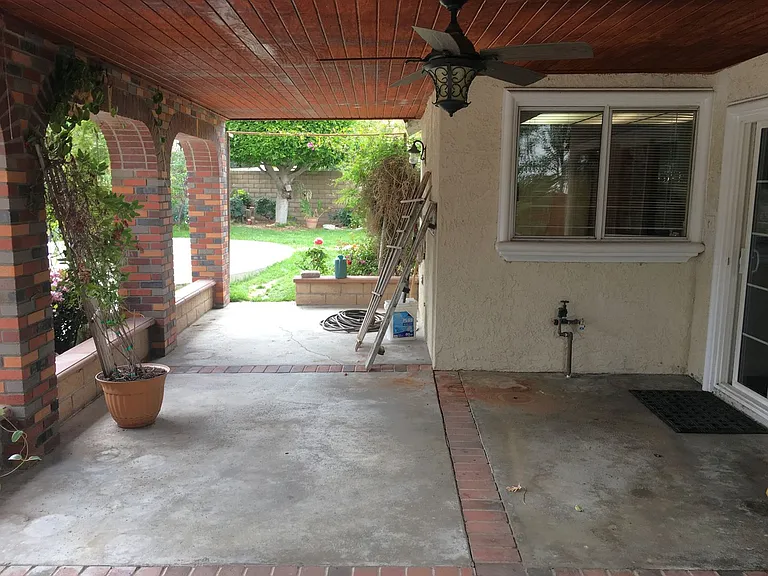 1349 Crestmont Dr — Photo 33