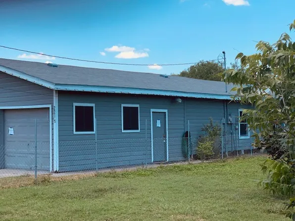 221 1/2 W Corral Ave, Kingsville, TX 78363