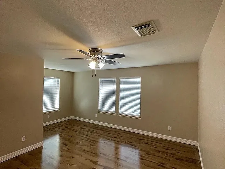 18211 Temple Hill Ln — Photo 7