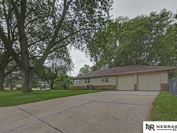 4th image of 9301 Parker St