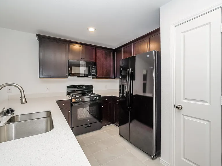 8401 Hollow Bend St — Photo 8