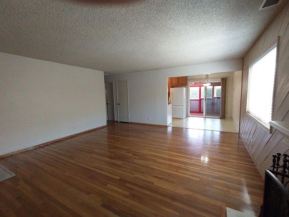 2nd image of 910 Linda Dr