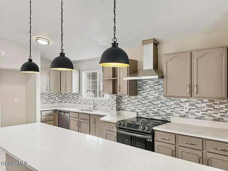 4 bed, 2042 sqft, $2,100 — Photo 3