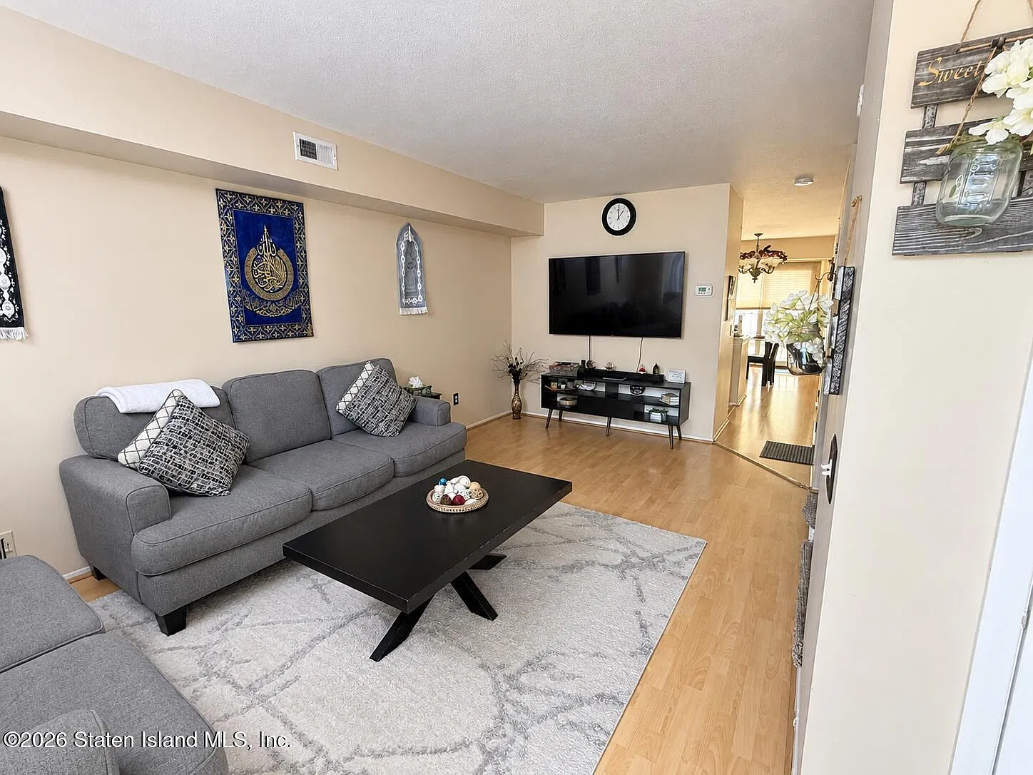2 bed, 1.5 bath, 993 sqft, $3,000 — Photo 2