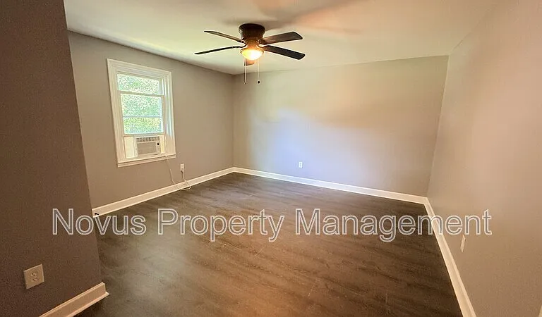 223 Waddell St — Photo 7