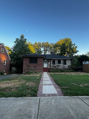 2404 Darrow St Photo 1