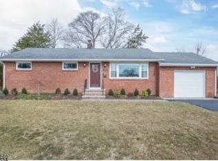 34 Garden Pl, Pompton Plains, NJ 07444