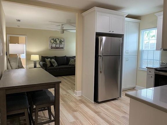 5th image of 530 Rogers St #2