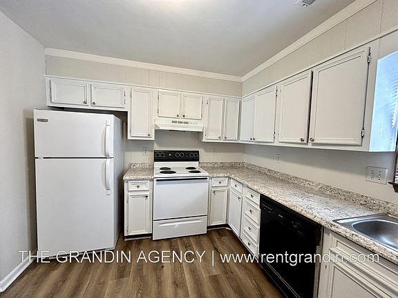 2nd image of 426 Walnut Ave SE #D