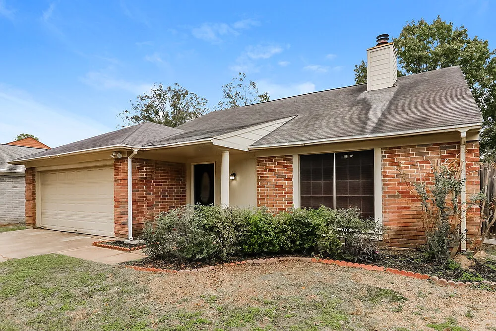 3 bed, 2.0 bath, 1696 sqft, $1,920 — Photo 3