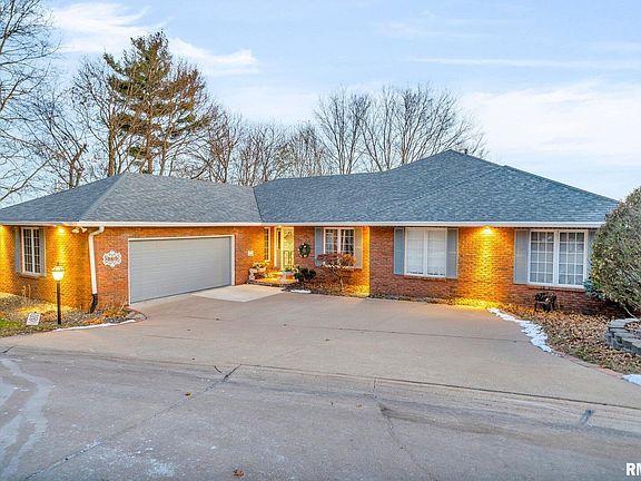 2nd image of 2753 Nichols Ln