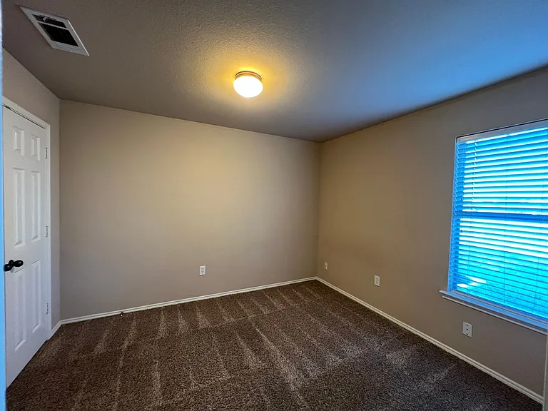 2701 Lovers Ln — Photo 21
