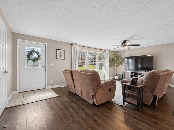 4th image of 797 Leann St