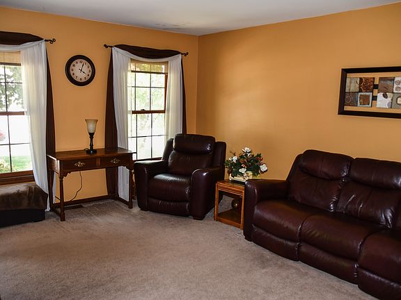 5th image of 39179 Stacey Dr