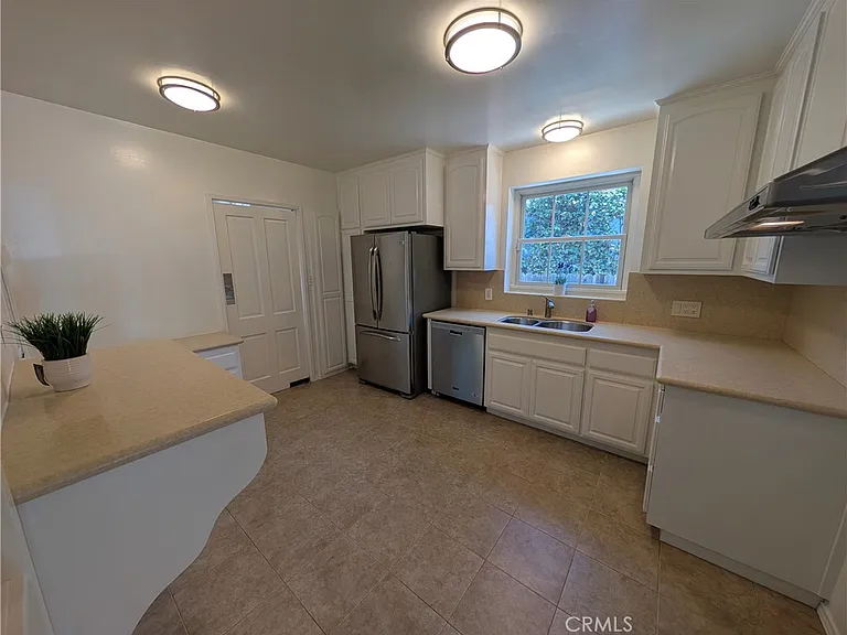 582 N Sunnyslope Ave — Photo 15