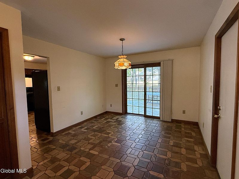 4th image of 195 Vly Road