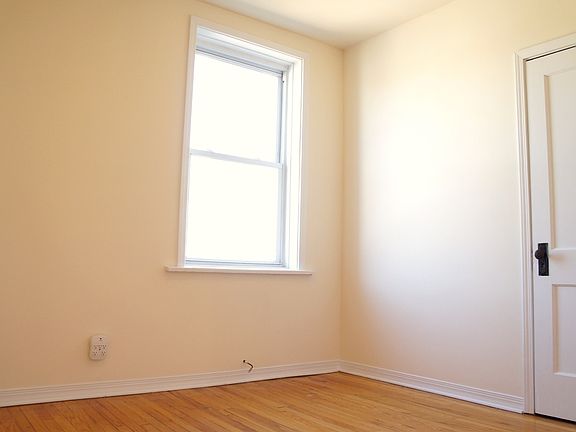 5th image of 3040 W Wellington Ave