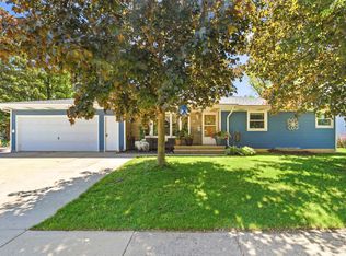 824 W Cecil St, Neenah, WI 54956