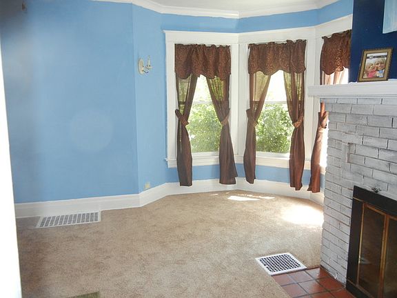 5th image of 818 N Hickory St