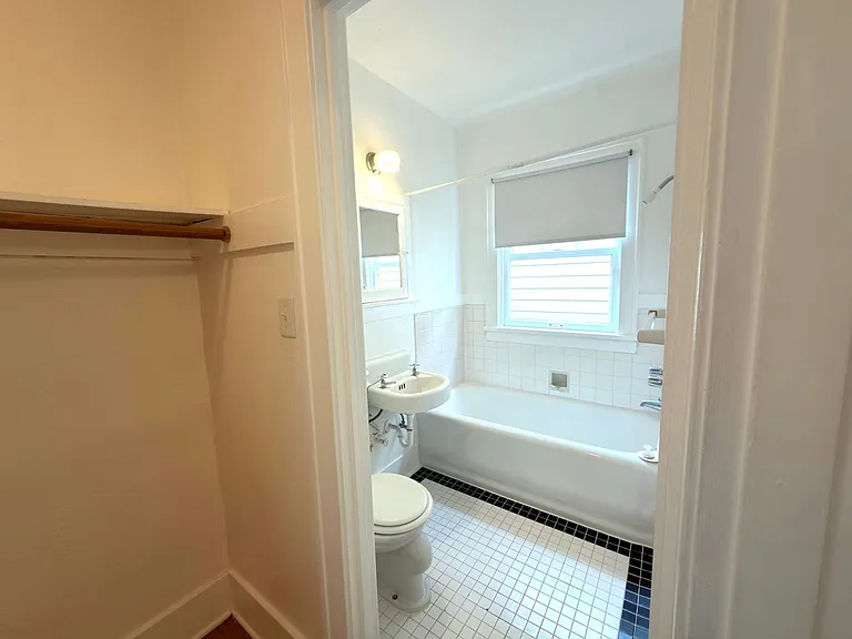 2134 NW Flanders St — Photo 9