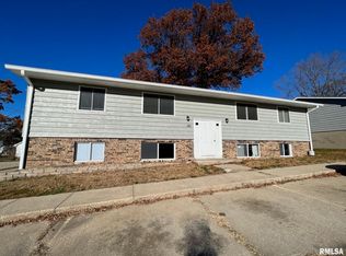 521-523 3rd St, Lacon, IL 61540