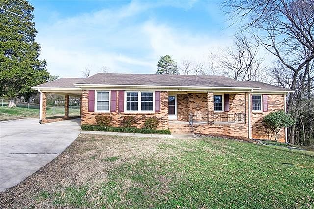 1st image of 320 Woodstream Dr