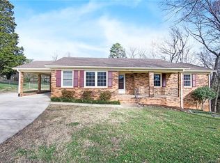 320 Woodstream Dr, Gastonia, NC 28056