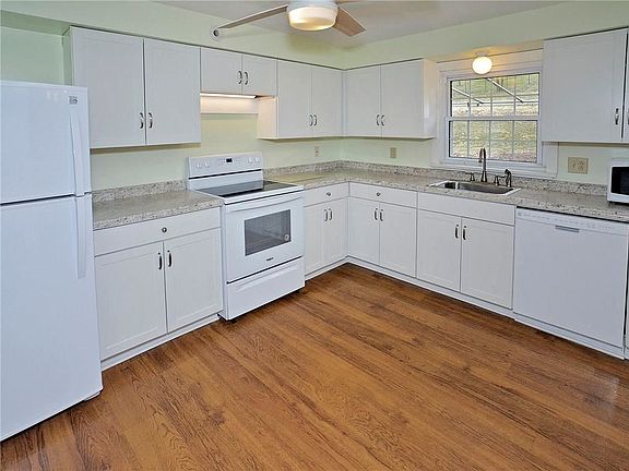 5th image of 50 McLaughlin Dr
