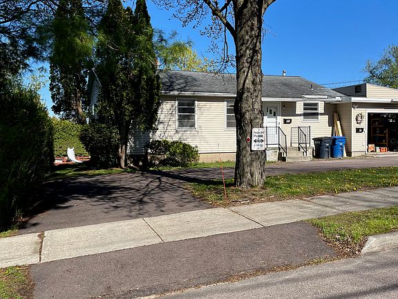 Driveway entry off from street