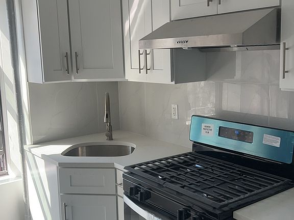 2nd image of 67 Eldridge St APT 2