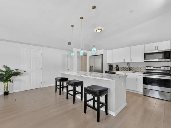 910 NW 17TH Avenue, Fort Lauderdale, FL 33311