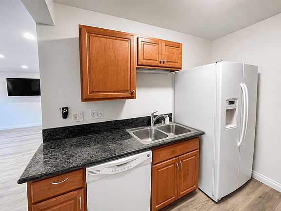 5th image of 300 S Miraleste Dr Unit 2