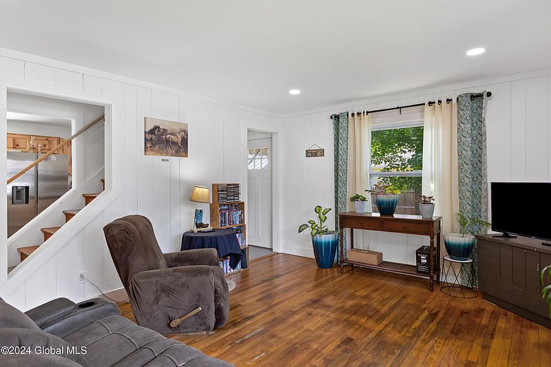 4th image of 28 Beech Street