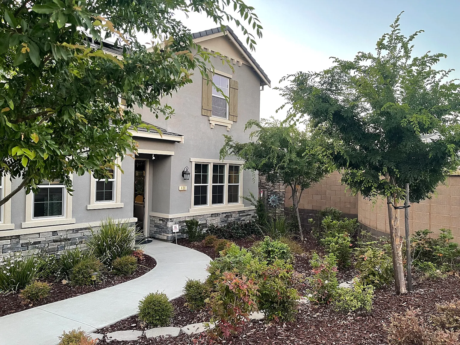 3 bed, 2.5 bath, 2074 sqft, $3,150 — Photo 1